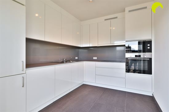 100% gerenoveerd appartement in rustige straat!