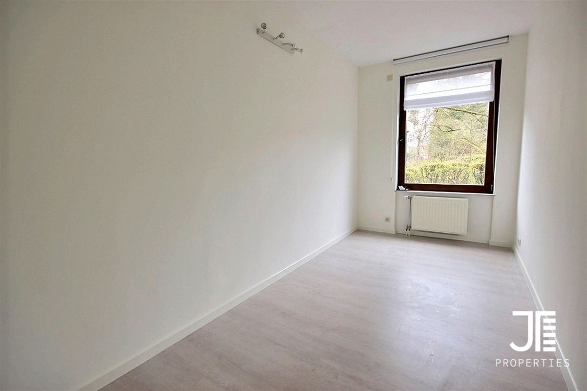 Image 13 : Appartement à 1180 UCCLE (Belgique) - Prix 1.580 €