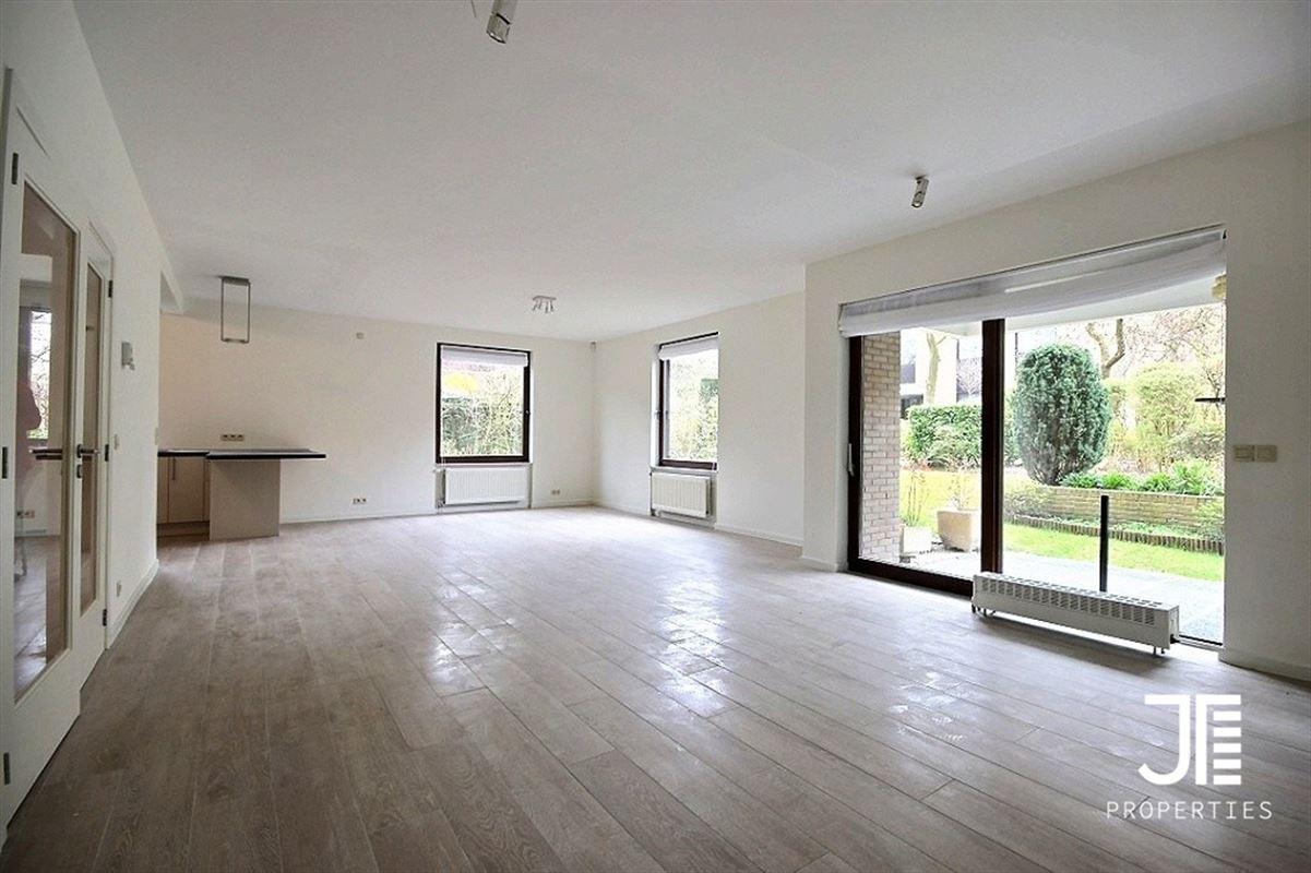 Image 3 : Appartement à 1180 UCCLE (Belgique) - Prix 1.580 €