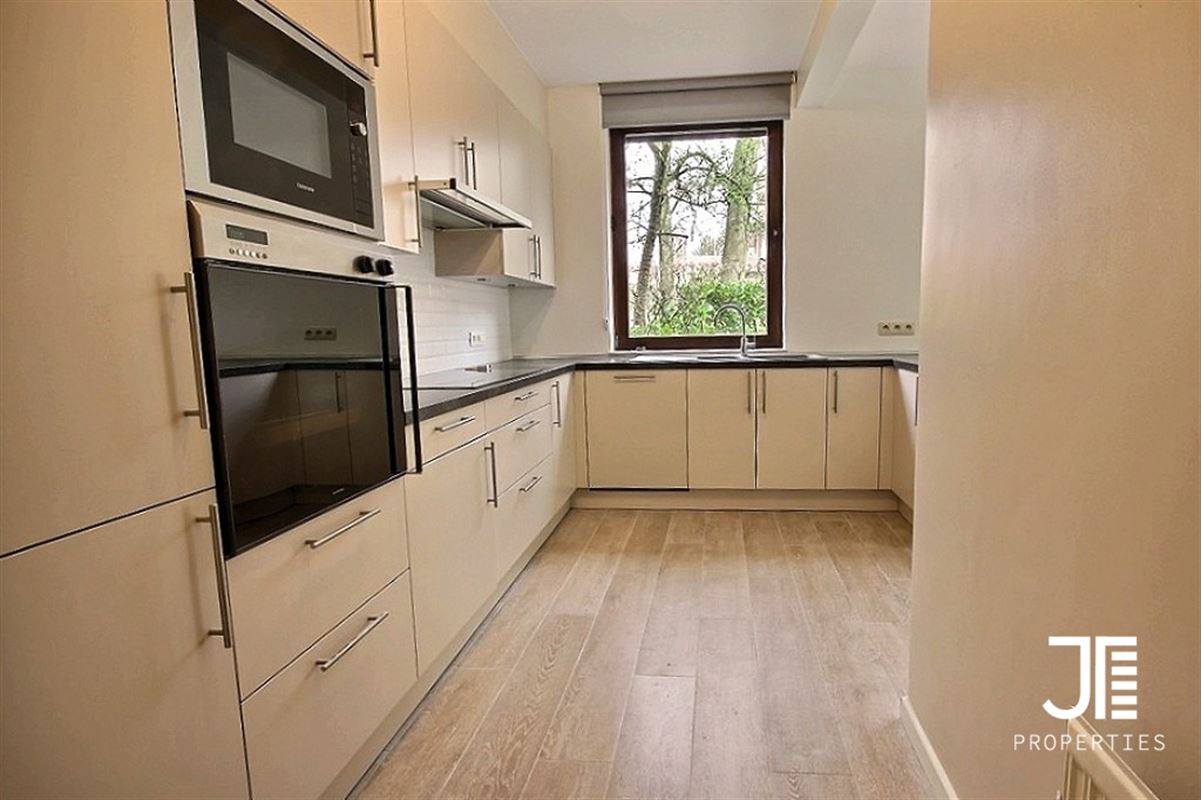 Image 7 : Appartement à 1180 UCCLE (Belgique) - Prix 1.580 €