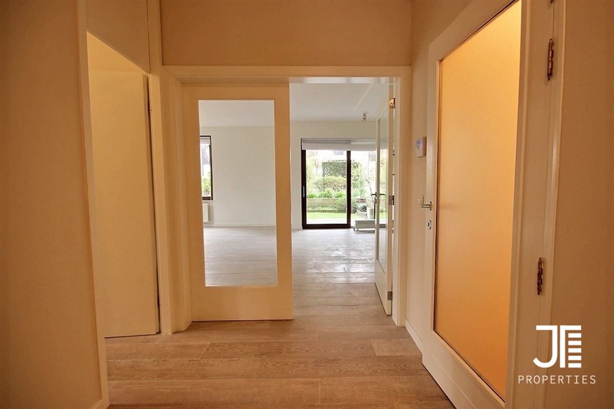 Image 9 : Appartement à 1180 UCCLE (Belgique) - Prix 1.580 €