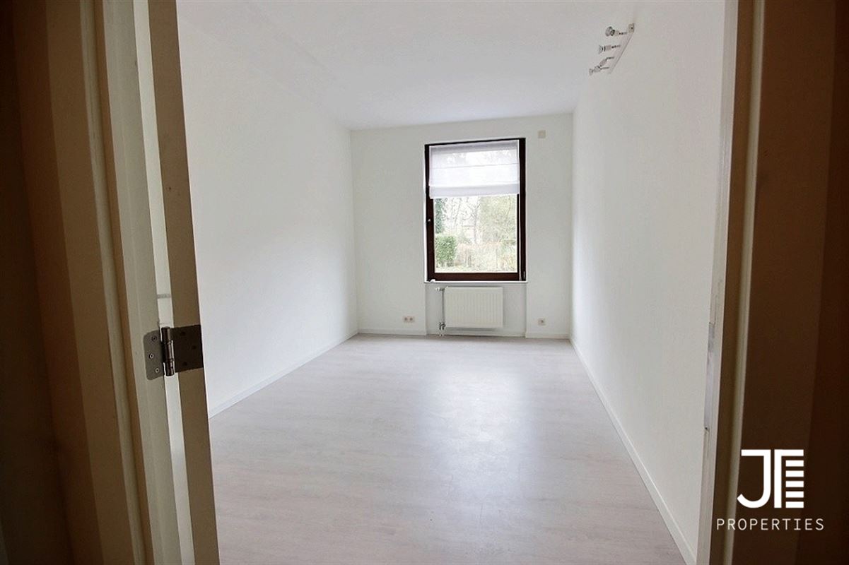 Image 12 : Appartement à 1180 UCCLE (Belgique) - Prix 1.580 €