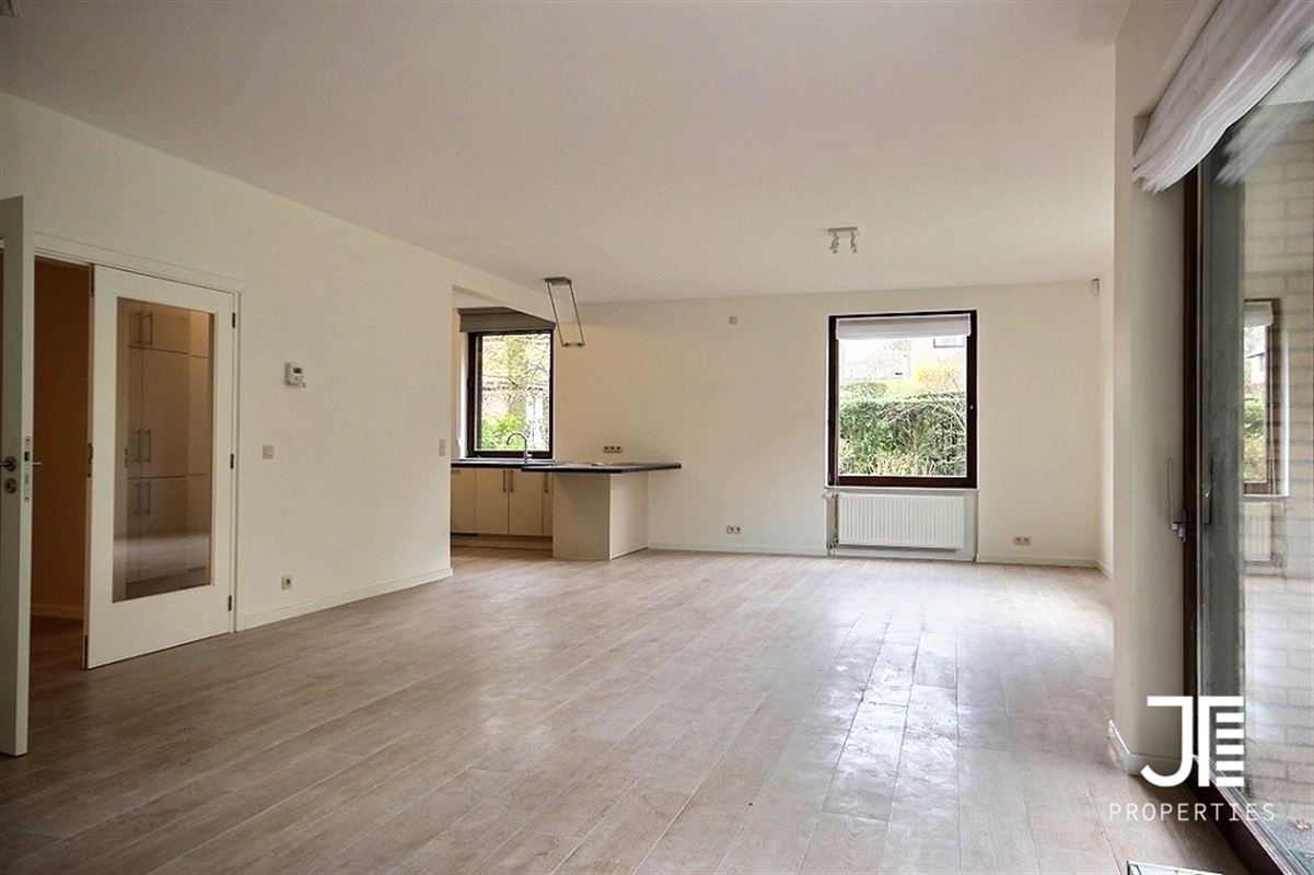 Image 2 : Appartement à 1180 UCCLE (Belgique) - Prix 1.580 €