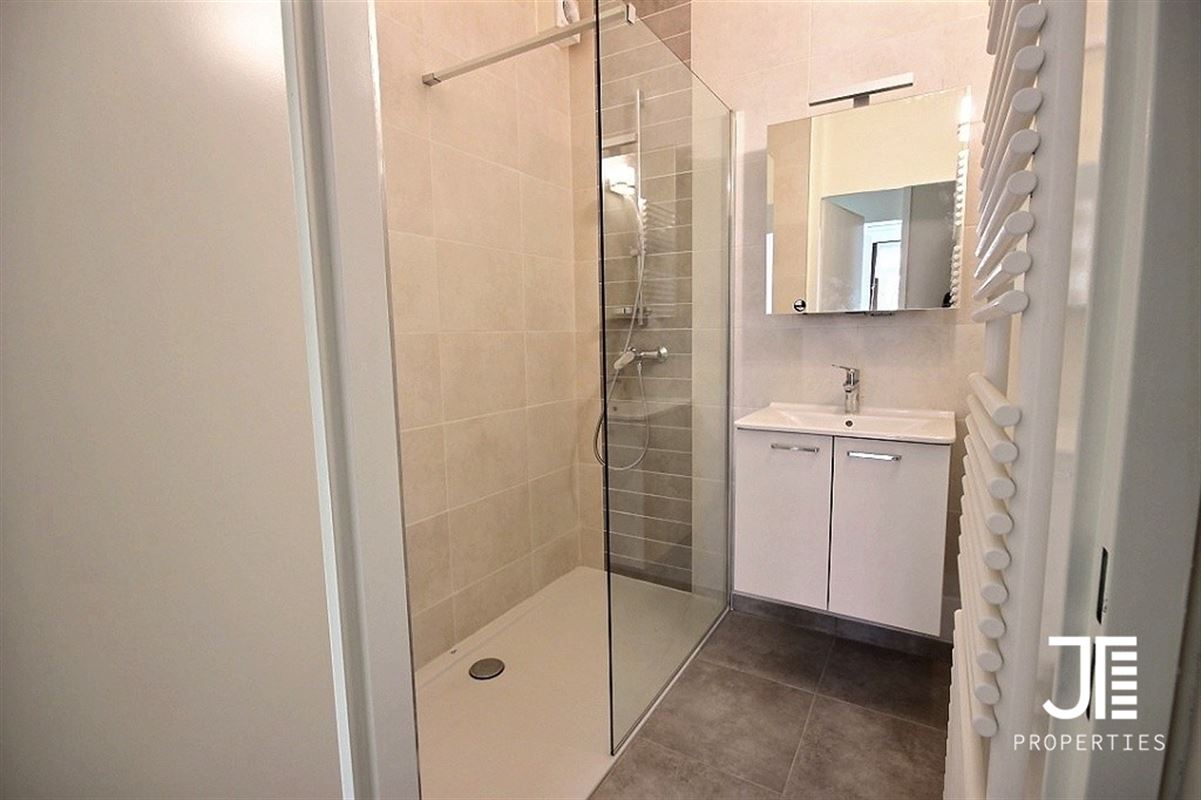 Image 11 : Appartement à 1180 UCCLE (Belgique) - Prix 1.580 €