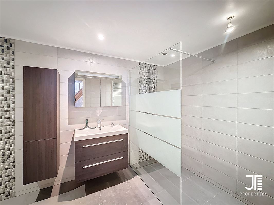 Foto 15 : Winkelruimte te 1180 Uccle (België) - Prijs &euro; 380.000