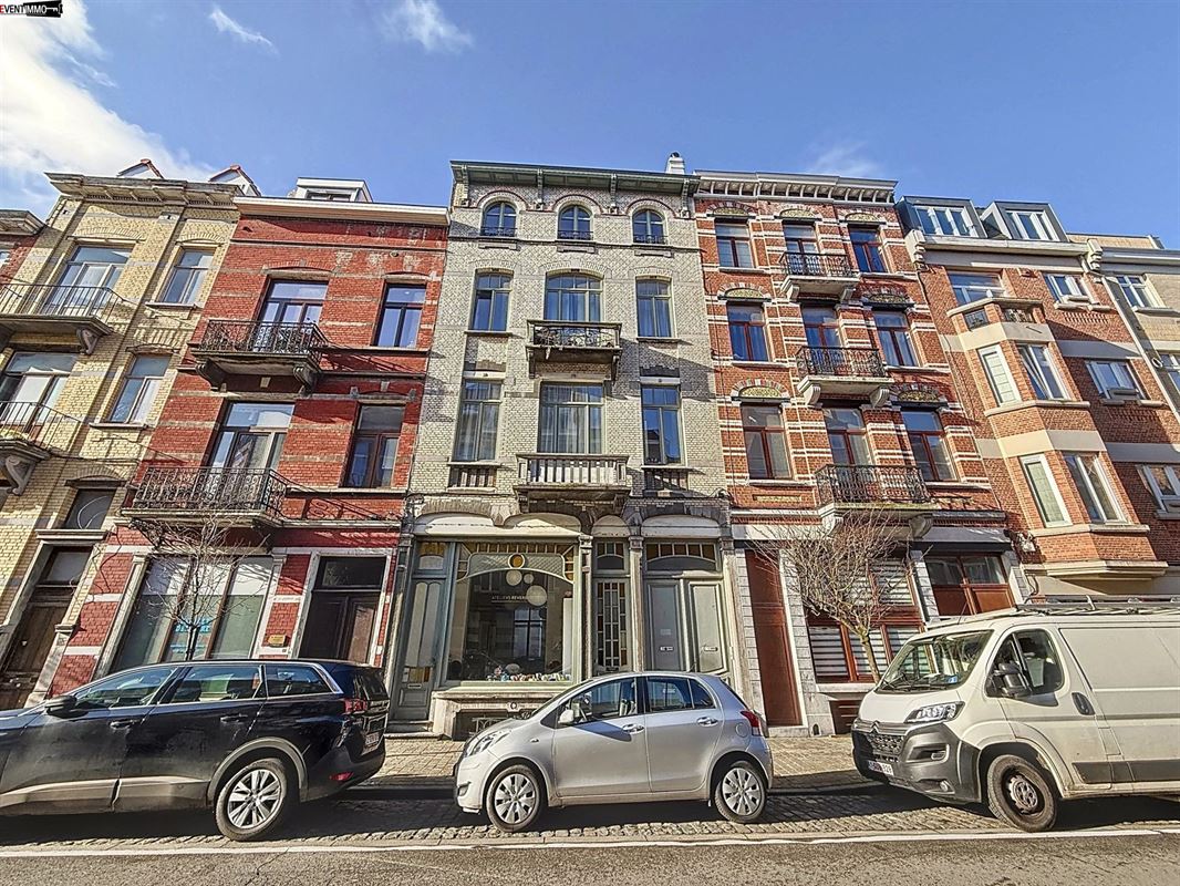Commercial ground floor + 4 flats