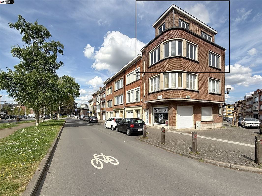 Bright 1 to 2 bedroom duplex
