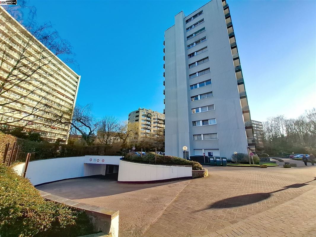 Quiet, well-served area