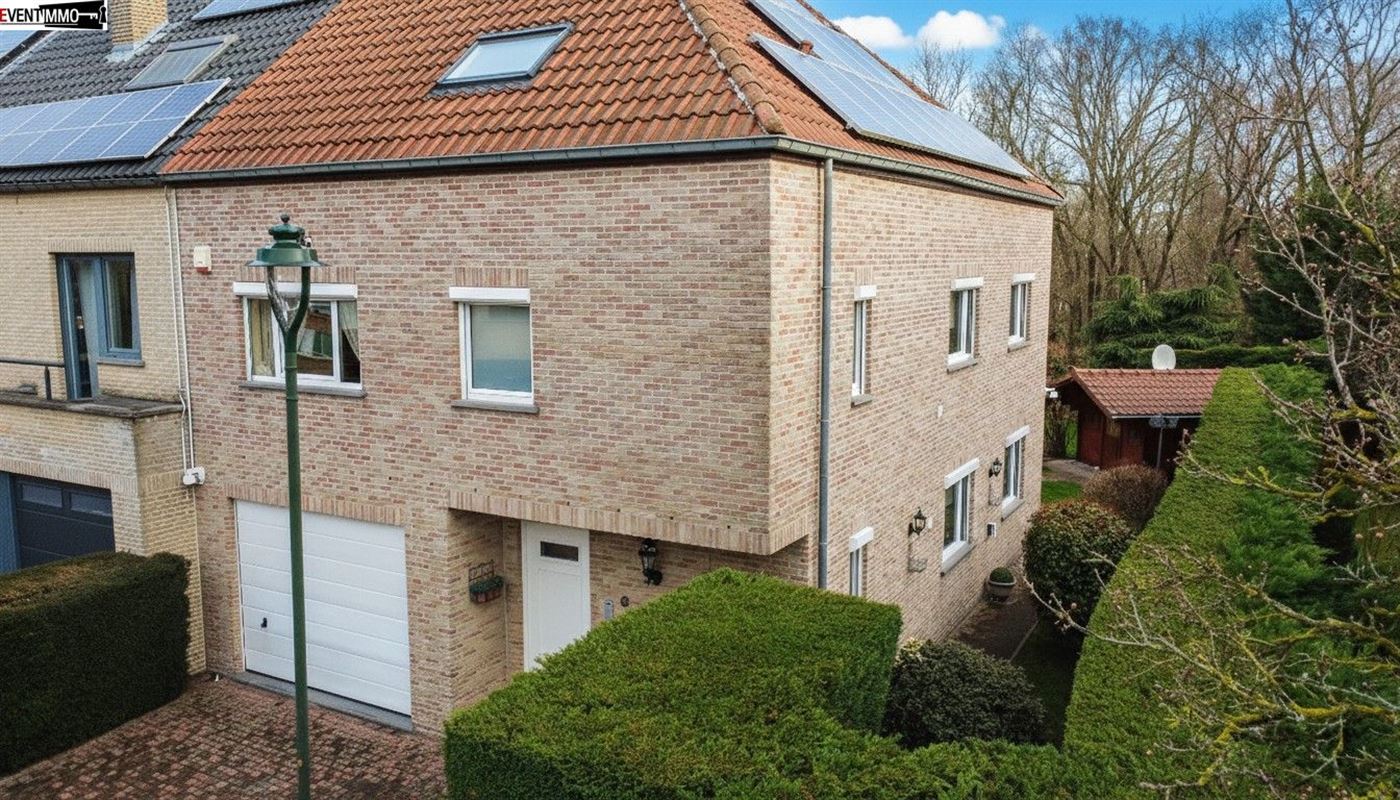 House with 3 facades 304 m², garden 4 ares, PEB C+