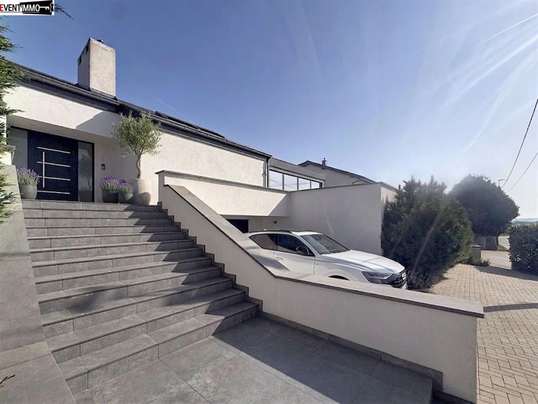 Contemporary villa in the countryside