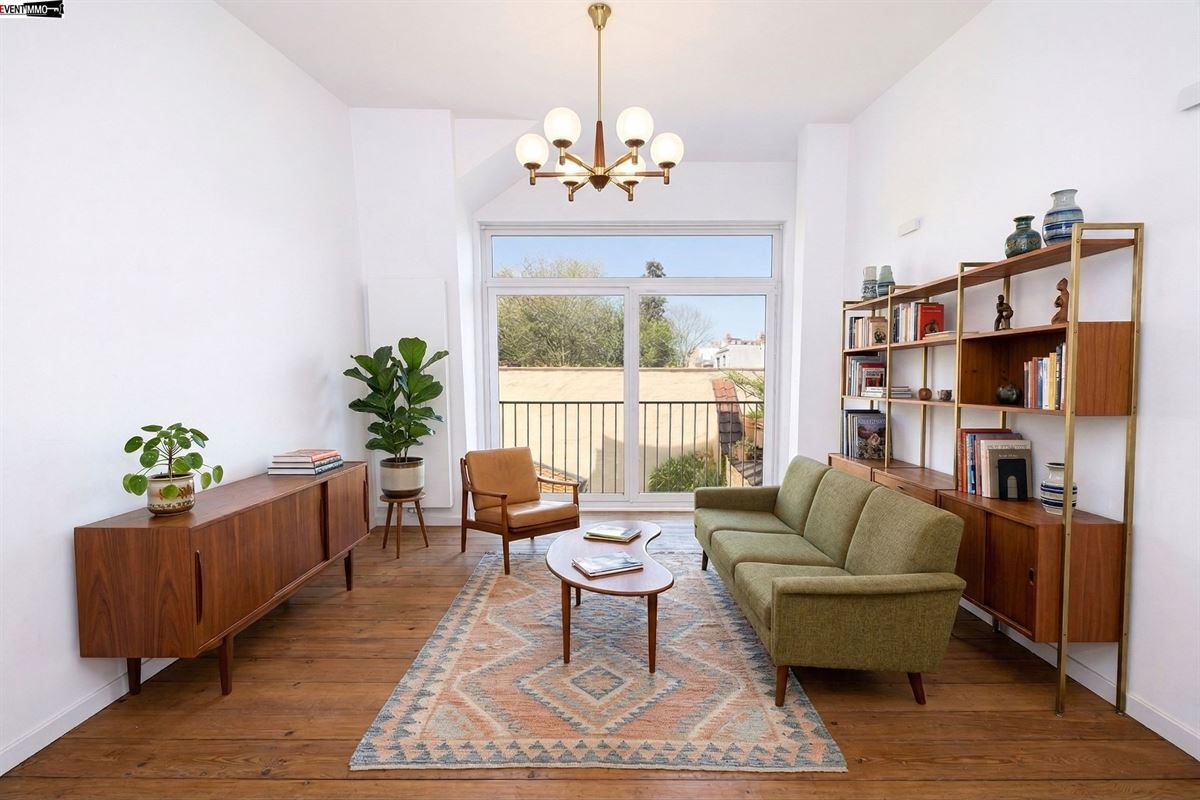Fully renovated with great taste !!!