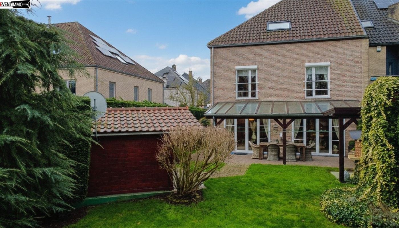 House with 3 facades 304 m², garden 4 ares, PEB C+