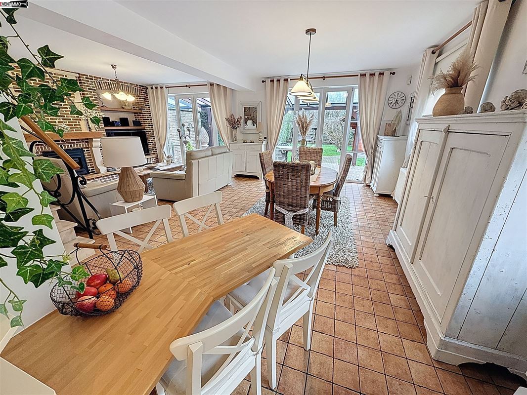 House with 3 facades 304 m², garden 4 ares, PEB C+