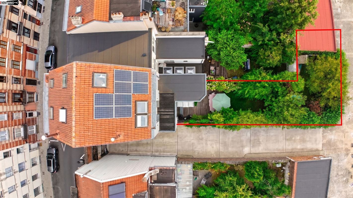 Stunning 1912 mansion - stained glass, garden, garage