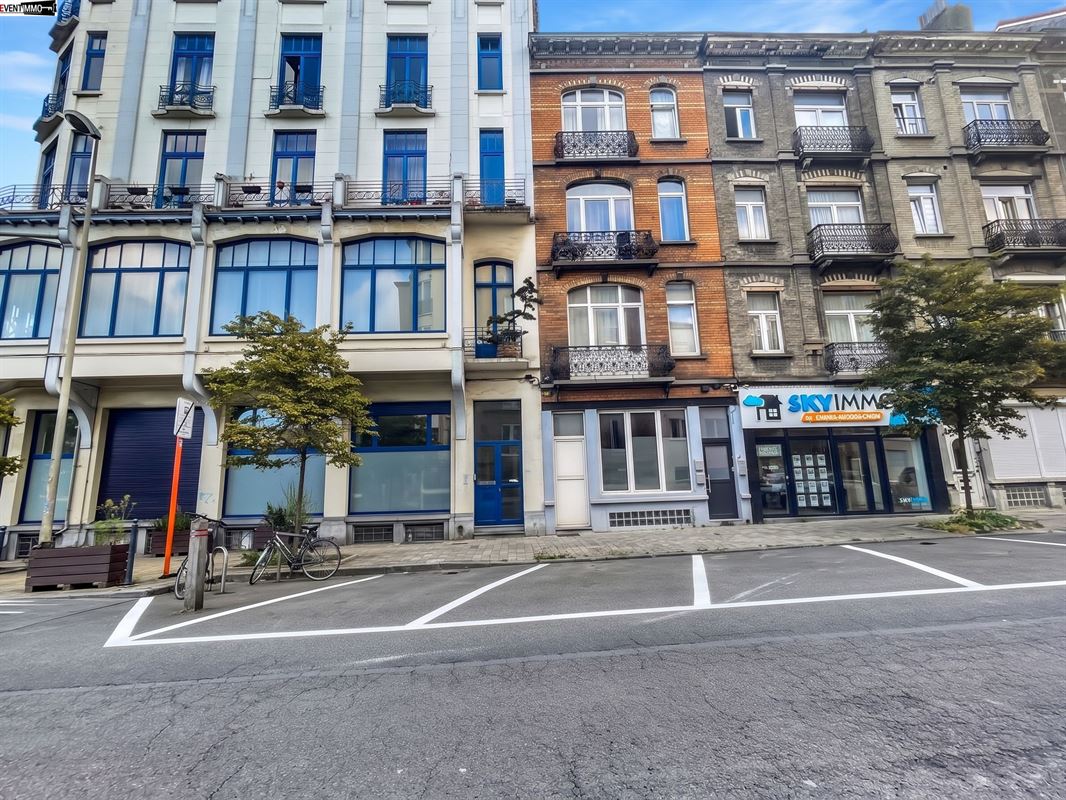 Bright 1-bedroom apartment—terrace, balcony, and unobstructed view