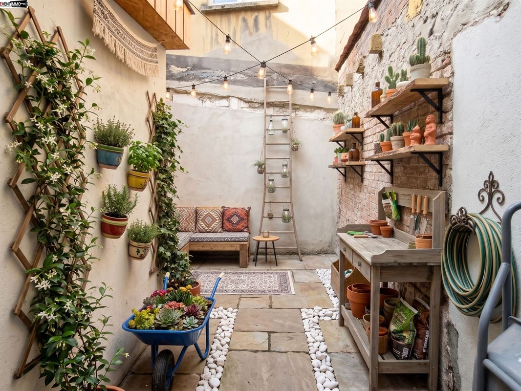 Renovated 1-bedroom apartment + a courtyard