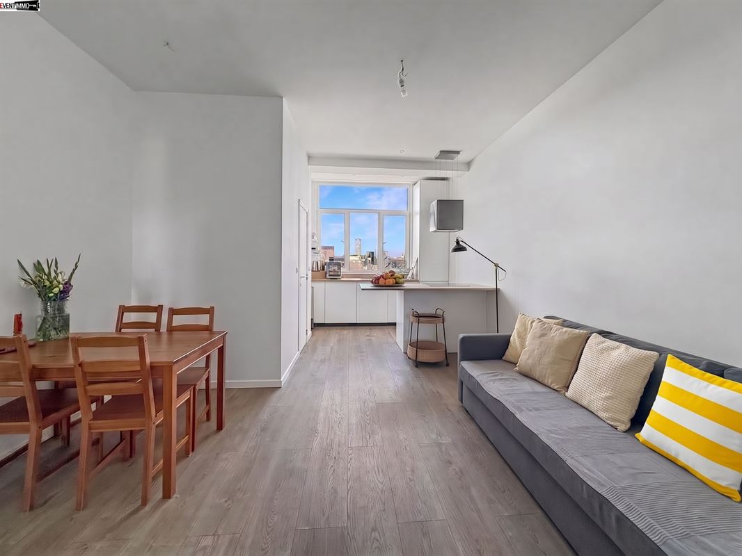 Attractive, fully renovated 2-bedroom apartment