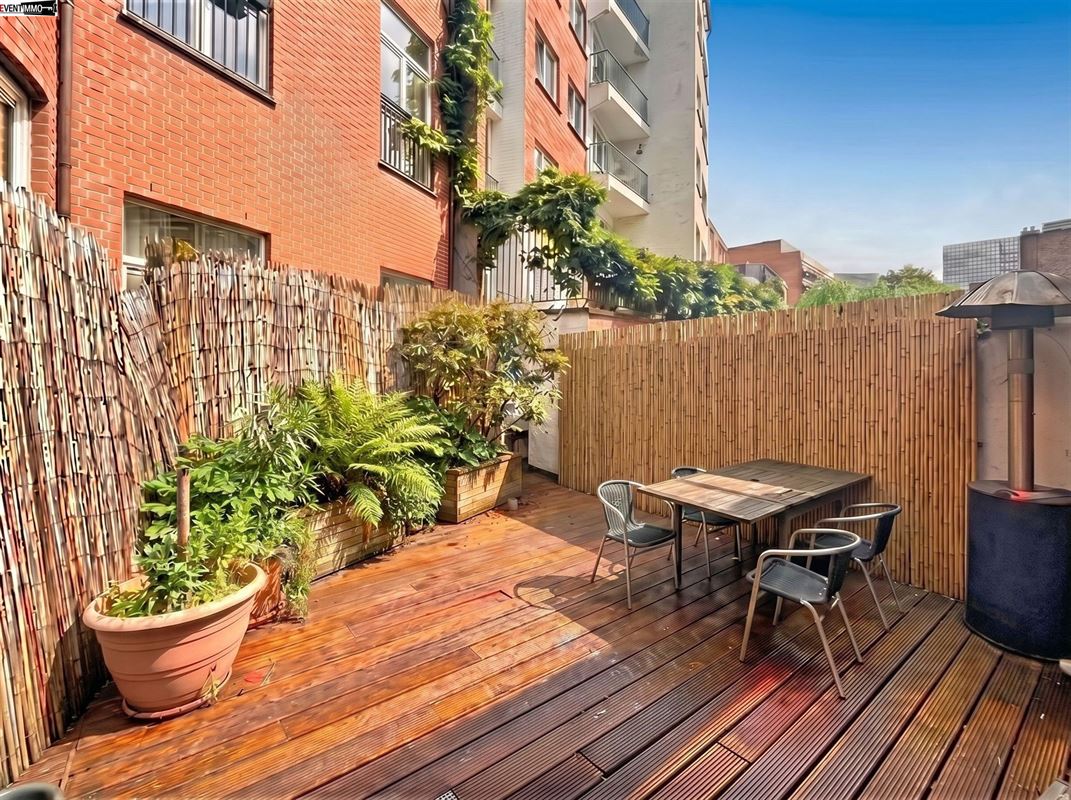 4 bedrooms, 3 bathrooms, 3 beautiful terraces, and a spacious parking space.