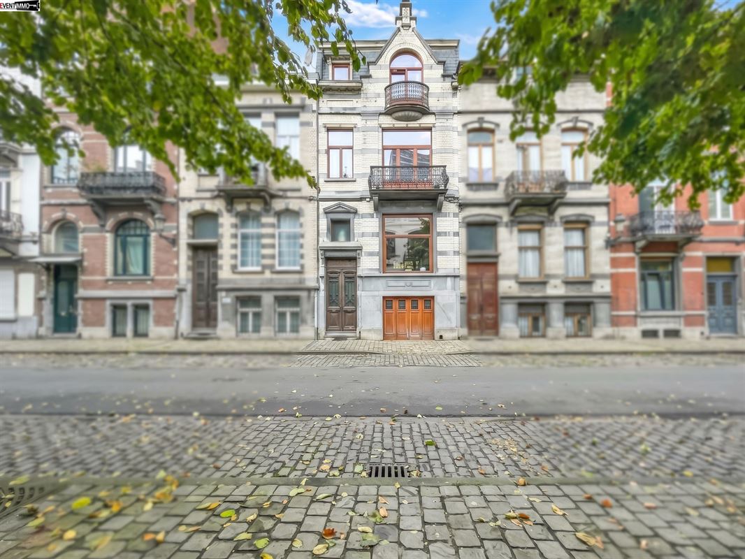 Mansion, approx. 270 m², with garden and garage - Josaphat