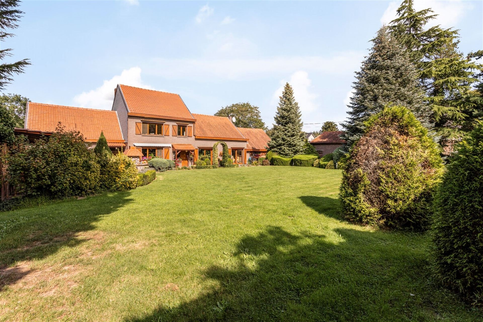 Ruime villa op een domein van +/- 1ha36a