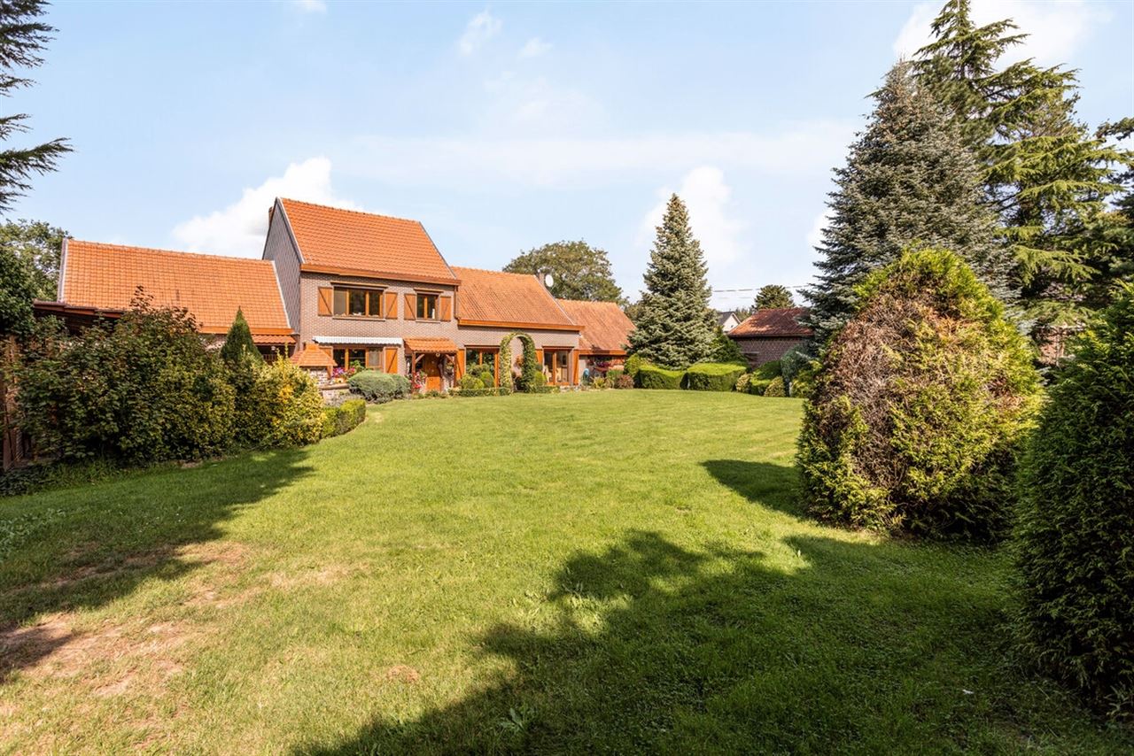 Ruime villa op een domein van +/- 1ha36a