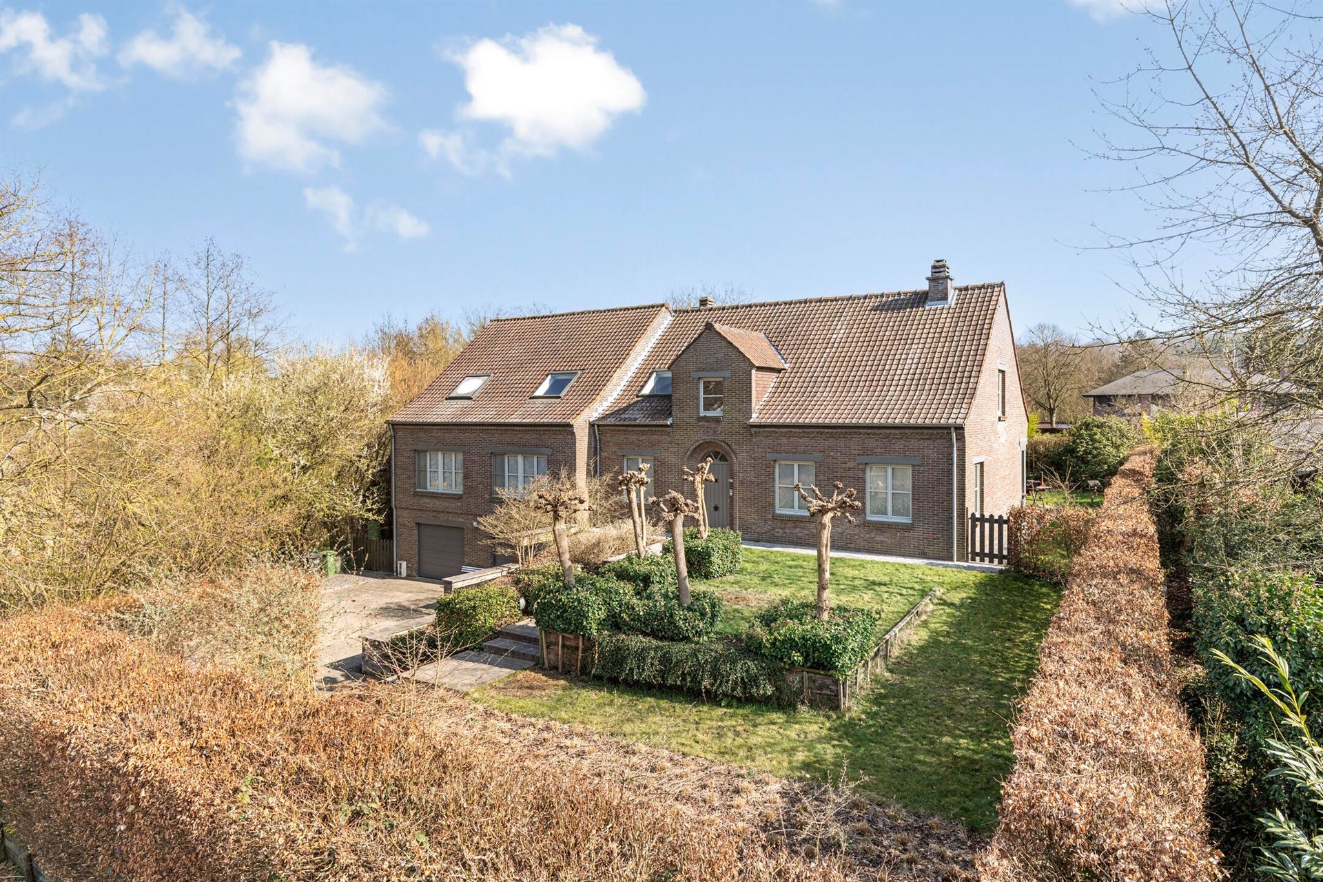 Charming and spacious villa in quiet location