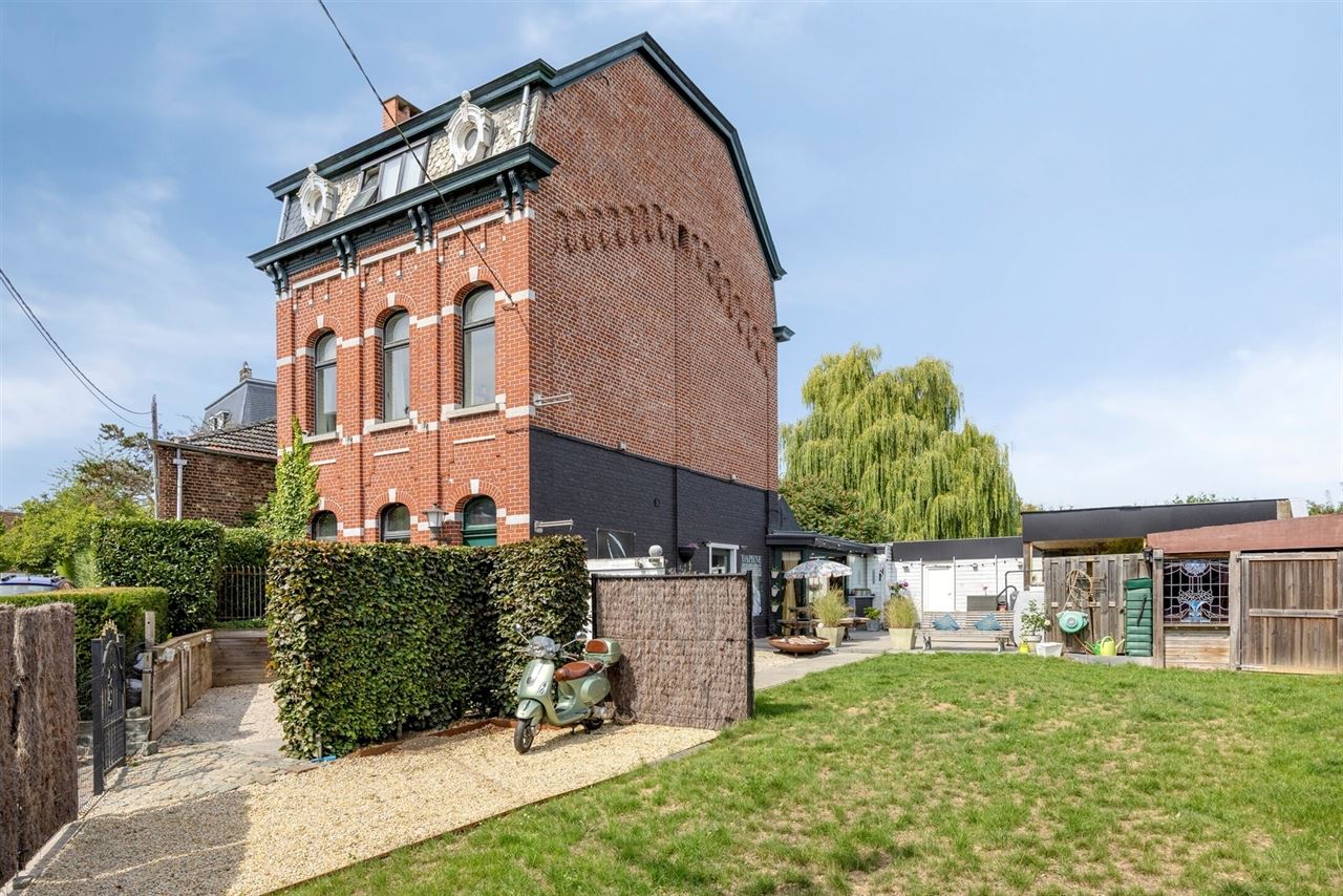 Beautifully renovated serrist house on a great location near the center