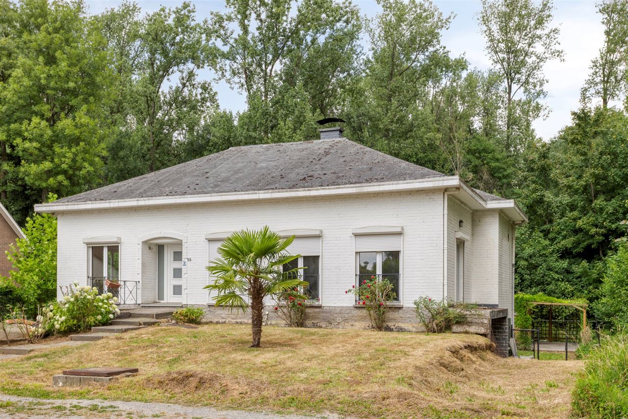 Klassieke villa met enorm potentieel in rustige wijk