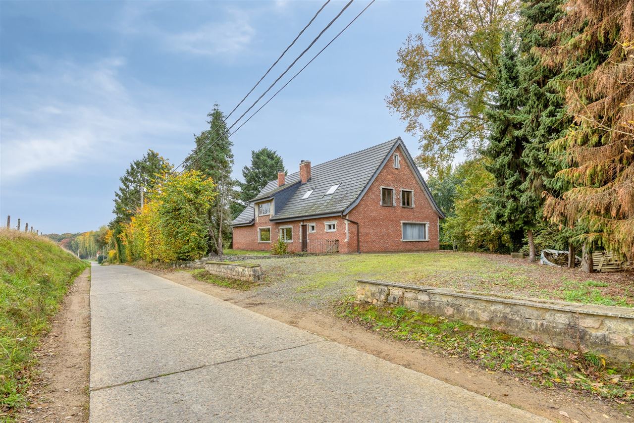 Unieke eigendom met veel potentieel op een domein van circa 85 are