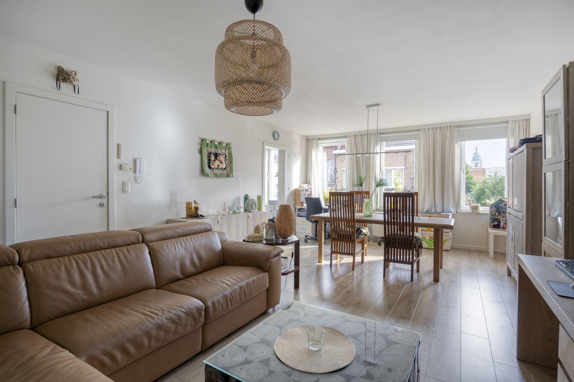 2-bedroom apartment with spacious terrace and garage box 45 m²