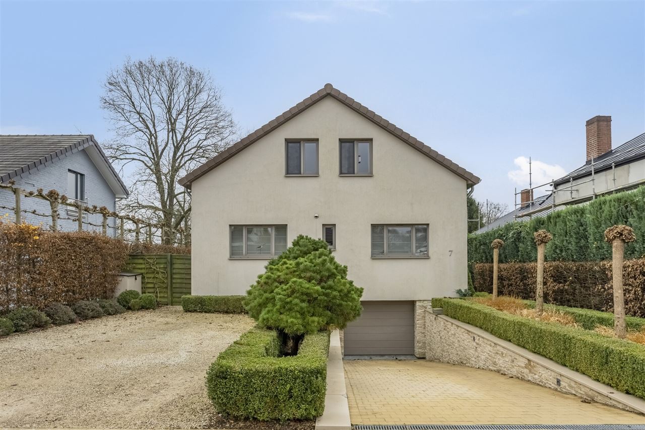 Beautifully renovated villa in a quiet location