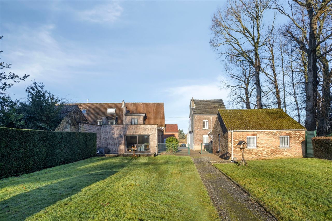 Maison à 3 façades + immeuble de rapport (maison)