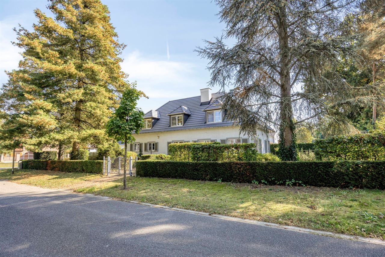 Prachtig gerenoveerde villa in de Zonnebos wijk