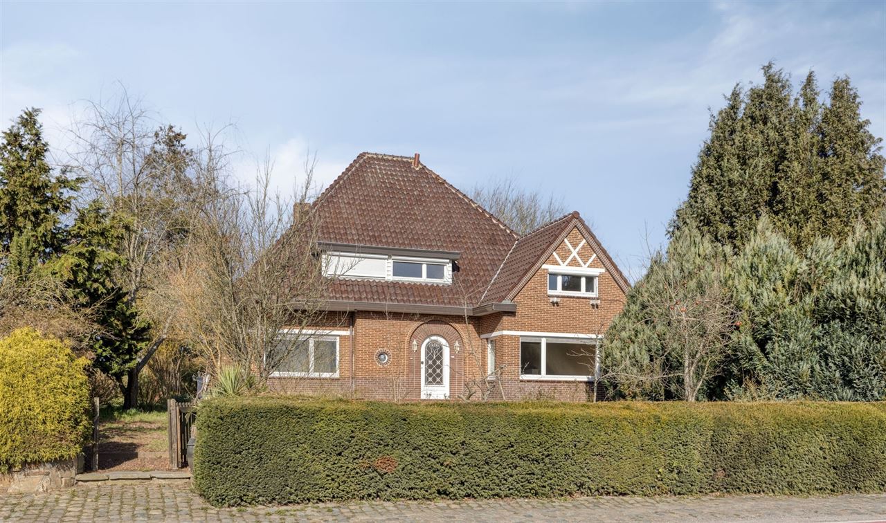 Te renoveren charmante woning op prachtig perceel 