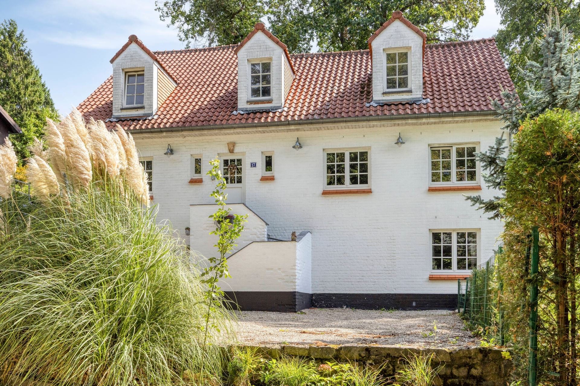 Magnifique villa rénovée avec terrain à bâtir