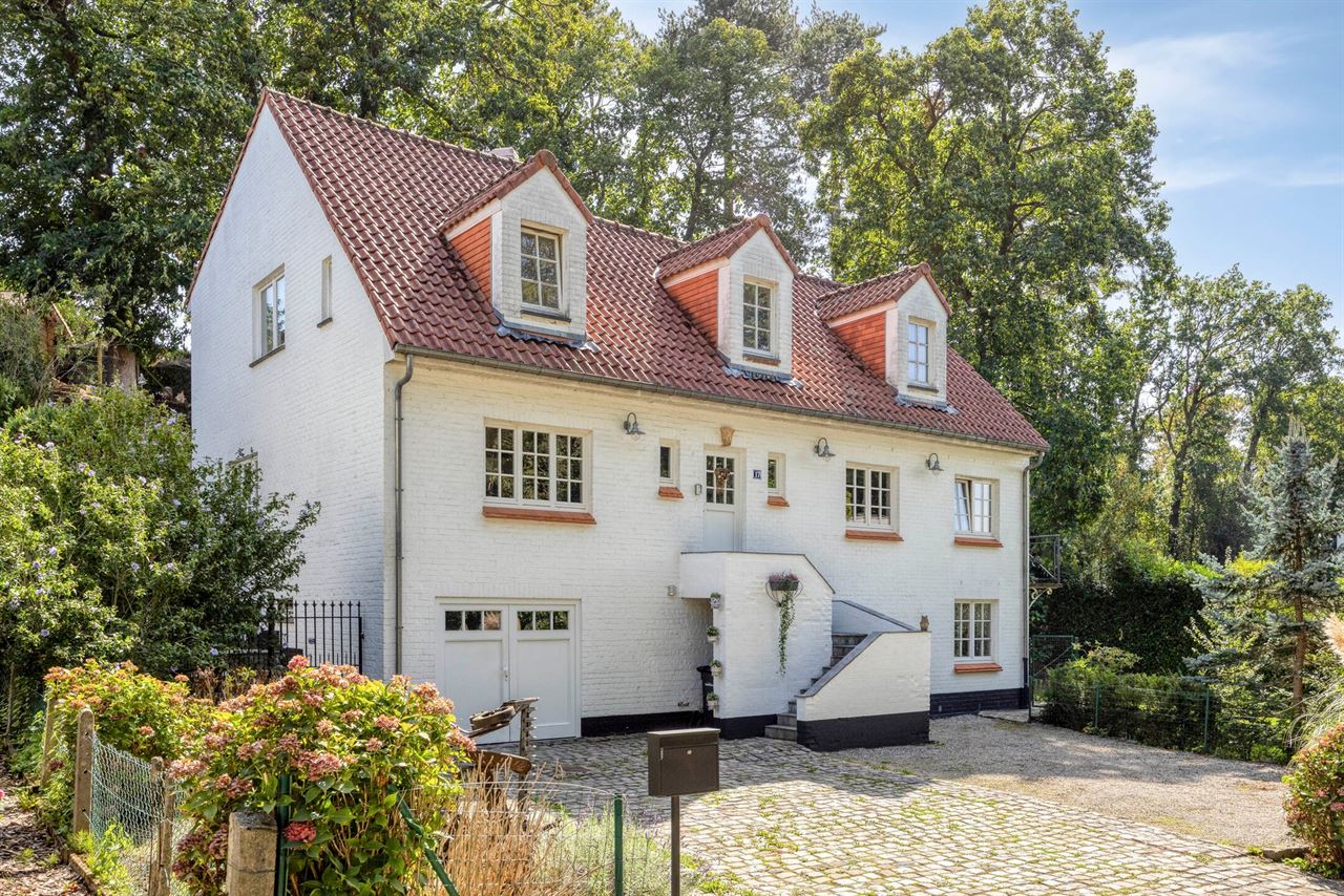 Magnifique villa rénovée avec terrain à bâtir