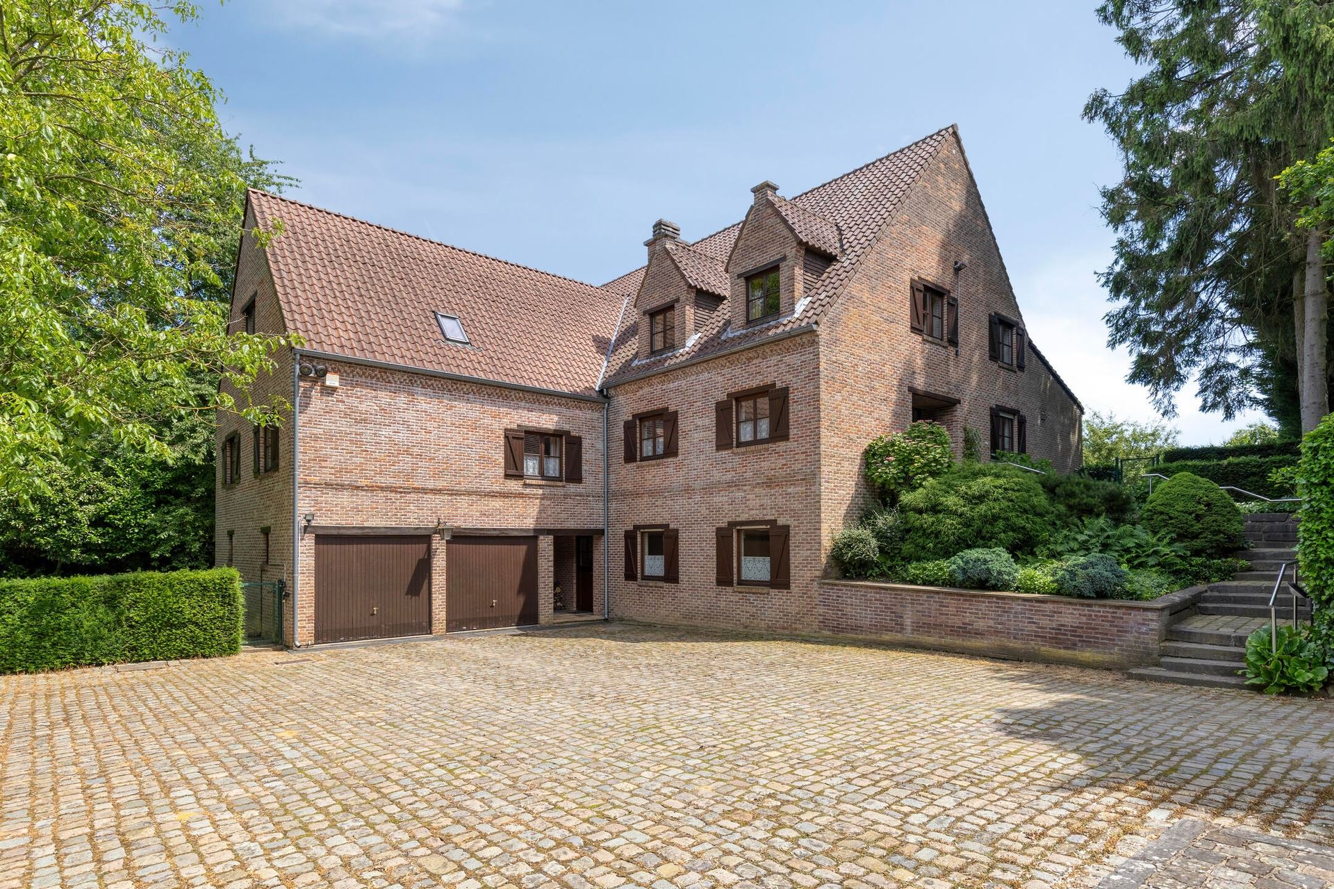 Prachtige klassieke villa op een perceel van ± 7.500 m² 