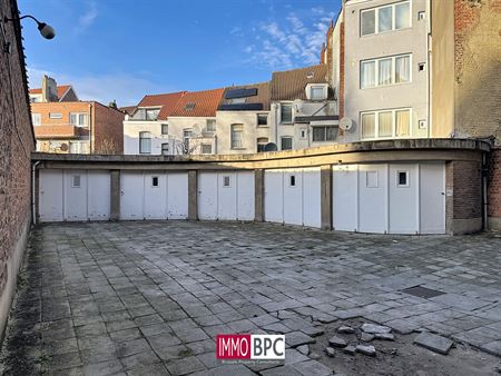 Box extérieur à l’arrière d’une petite copropriété - IMMO BPC