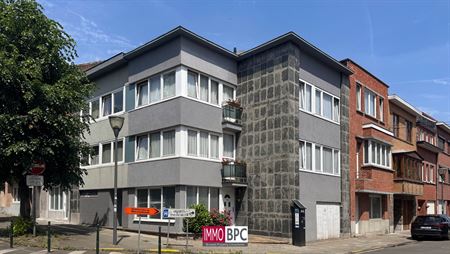 Maison spacieuse avec garage, cour et beau potentiel - IMMO BPC