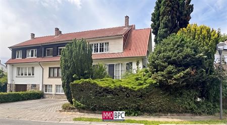 Élégante maison avec garage et cadre verdoyant - IMMO BPC