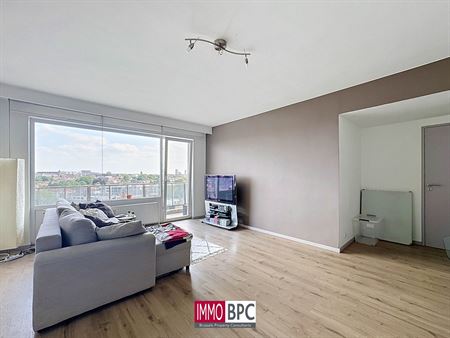 Appartement rénové et lumineux de 2 chambres avec grande terrasse - IMMO BPC