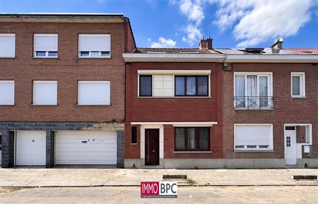 Agréable maison familiale avec trois chambres, véranda et jardin orienté plein sud - IMMO BPC