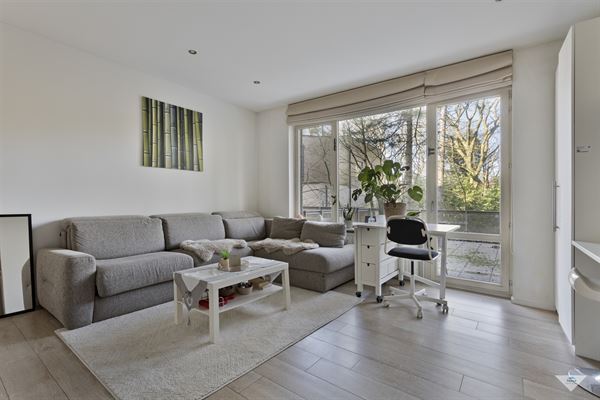 Studio agréable avec grande terrasse et vue sur la verdure