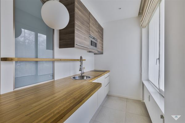 Lichtrijke studio met hoogwaardige afwerking