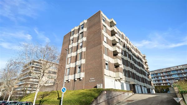 Lichtrijk appartement met garagebox