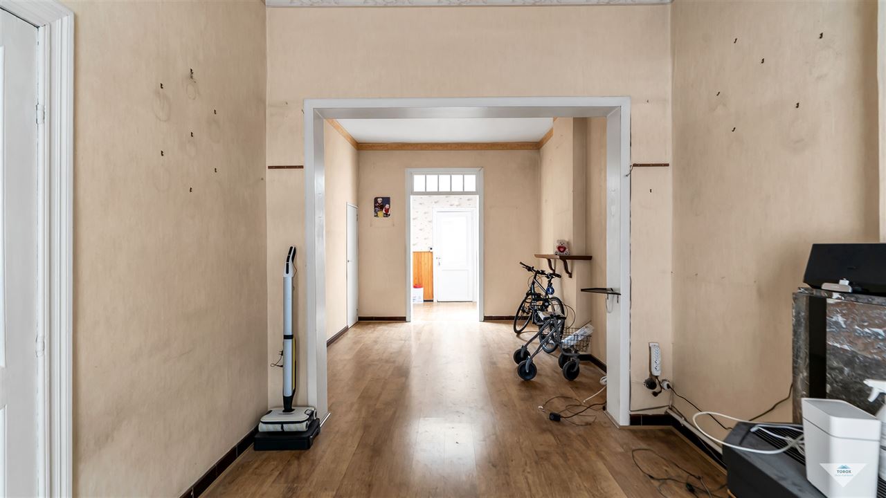 Maison mitoyenne de 3 chambres à rénover dans un endroit privilégié
