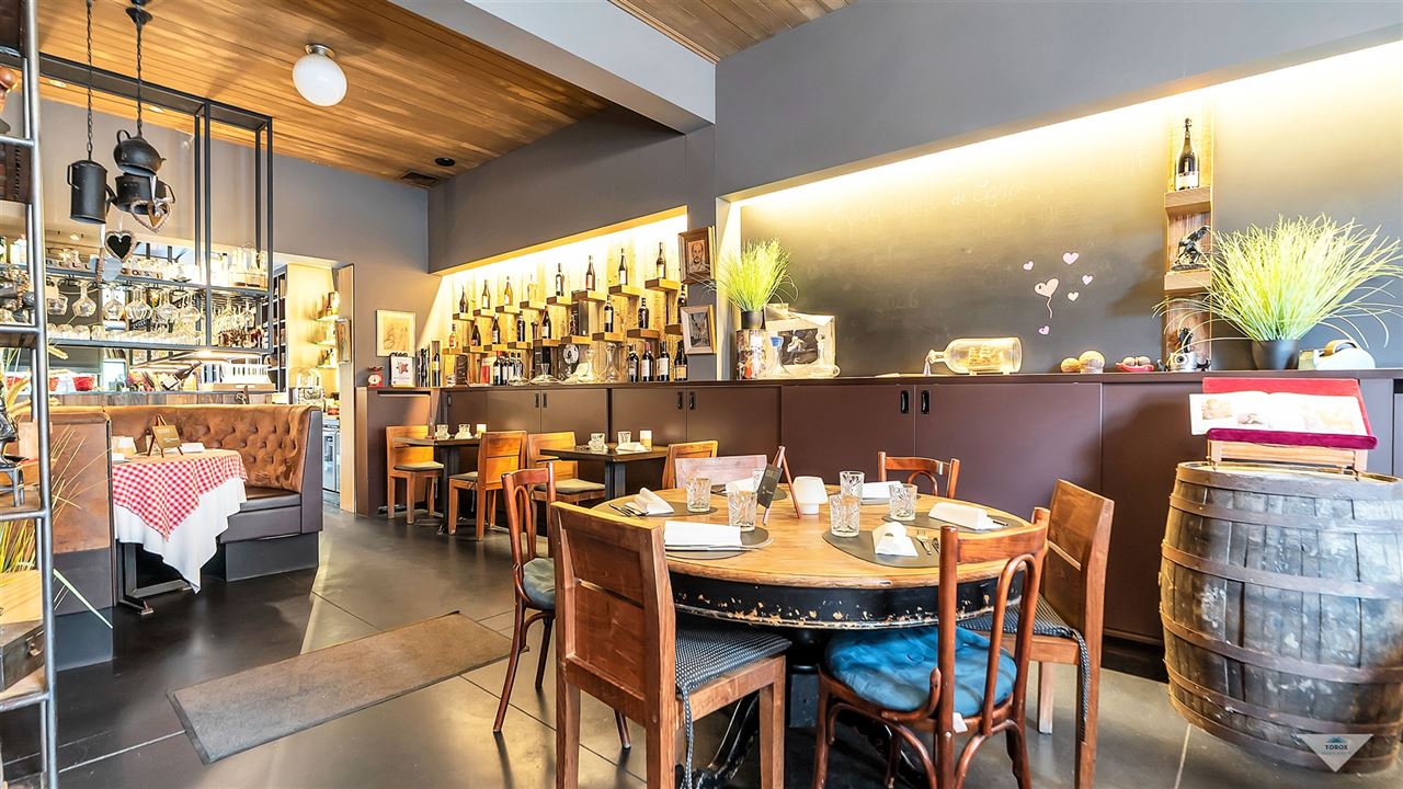 Local commercial avec restaurant prêt à l'emploi à louer