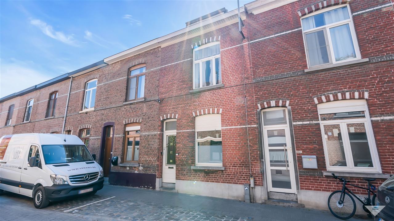 Maison mitoyenne de 3 chambres à rénover dans un endroit privilégié