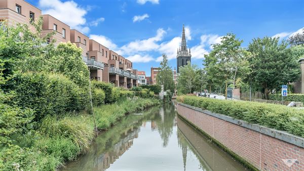 Instapklaar duplexappartement met garagebox op toplocatie!