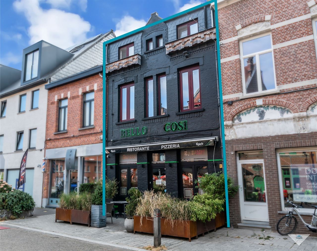 Local commercial avec restaurant prêt à l'emploi à louer